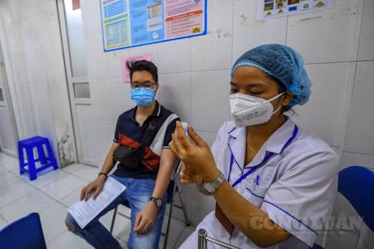 Được yêu cầu hoàn thành tiêm mũi 1 vắc xin Covid-19 trước 15/9, Hà Nội vẫn chưa nhận đủ vắc xin