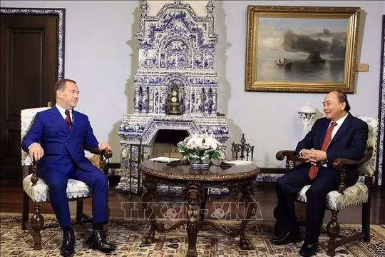 Chủ tịch nước Nguyễn Xuân Phúc hội kiến Phó Chủ tịch Hội đồng An ninh Nga Dmitry Medvedev
