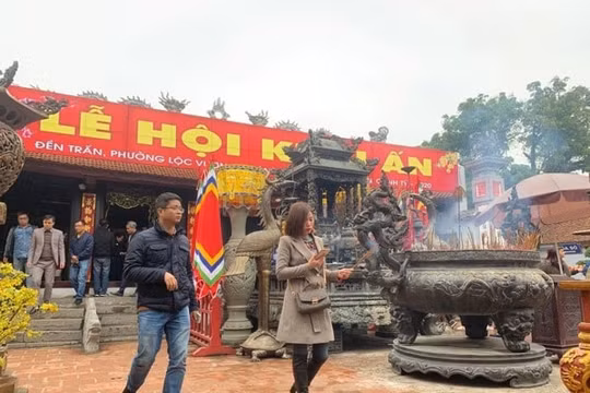 Nam Định dừng lễ hội khai ấn Đền Trần