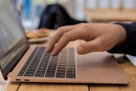 Người dùng Macbook bị tin tặc mạo danh Apple nhắn tin lừa đảo