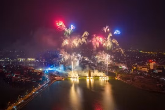 Phú Thọ: Bắn pháo hoa tầm cao dịp Giỗ Tổ Hùng Vương năm 2021