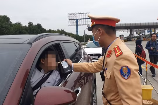 Phạt tài xế 52 triệu đồng do vi phạm nồng độ cồn, dương tính với ma túy