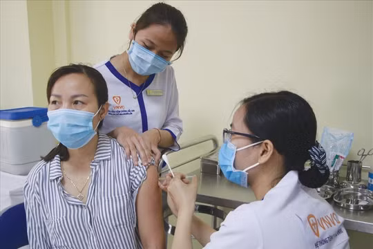 Đà Nẵng: 220 cán bộ, chiến sĩ công an được tiêm vắc xin Covid-19