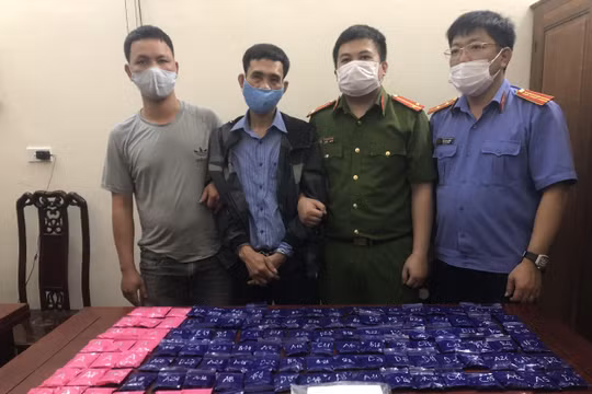 Nghệ An: Bắt giữ đối tượng mang 24.000 viên hồng phiến đi tiêu thụ
