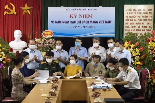 Hải Phòng: Trao Kỷ niệm chương “Vì sự nghiệp Báo chí Việt Nam” cho 29 hội viên tiêu biểu
