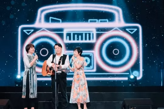 Quán thanh xuân trở lại cùng ký ức của những người mê băng đĩa nhạc xưa