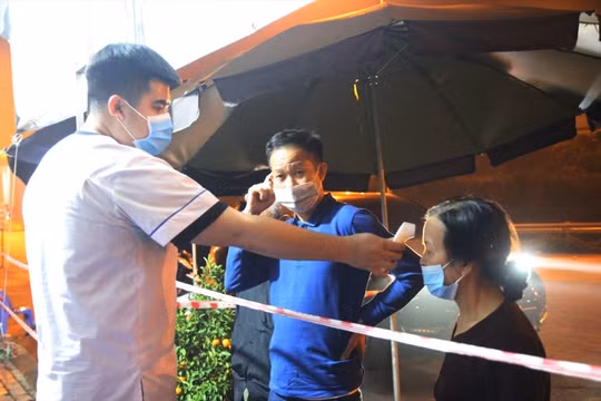 Yên Bái: Xử phạt 20 triệu đồng 2 người đàn ông trốn cách ly y tế