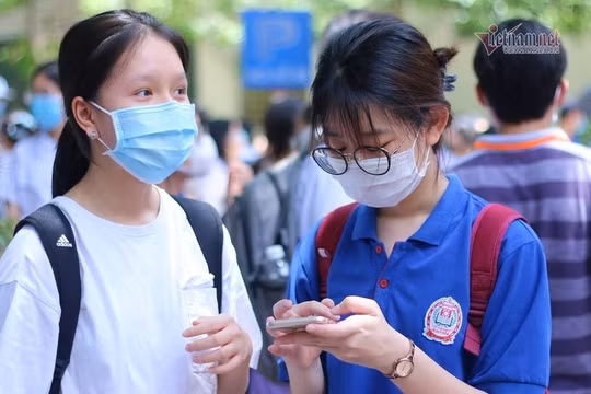 Trên 67.000 học sinh Hà Nội làm thủ tục nhập học vào lớp 10 công lập