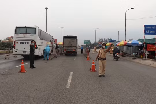 Lực lượng CSGT được yêu cầu điều hành quyết liệt chống dịch nhưng không "cứng nhắc"