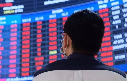 Thị trường chứng khoán ngập trong sắc đỏ, VN-Index giảm mạnh nhất lịch sử