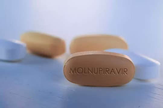 Bộ Y tế đưa thuốc viên Molnupiravir vào điều trị bệnh nhân COVID-19 tại nhà: Tín hiệu vui giữa đại dịch