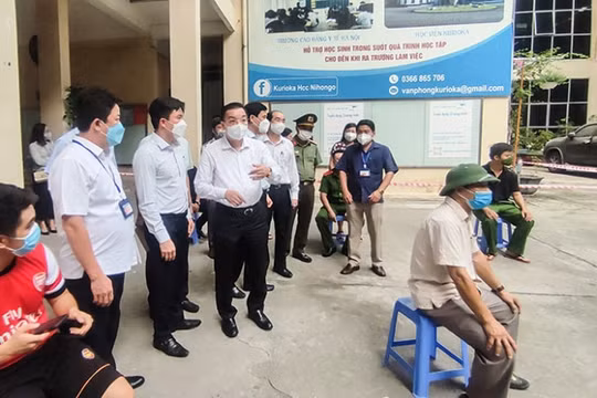 Tiêm vaccine và xét nghiệm diện rộng phải an toàn, không được sơ sẩy bất kỳ giây phút nào