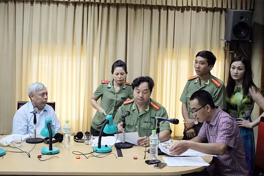 Lê Thanh Tăng: Nhà báo hơn 20 năm gắn bó với chuyên mục "Kể chuyện cảnh giác" trên sóng phát thanh