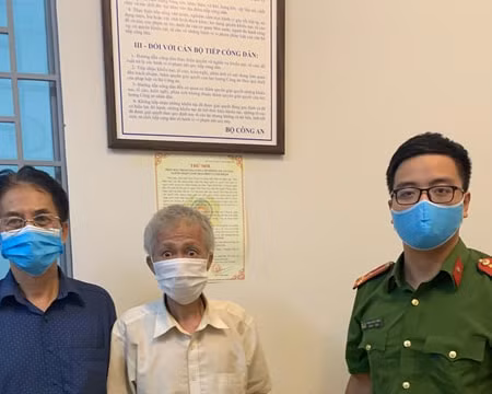 Quận Bắc Từ Liêm: Công an phường Cổ Nhuế 1 giúp đỡ cụ ông đi lạc trở về với gia đình