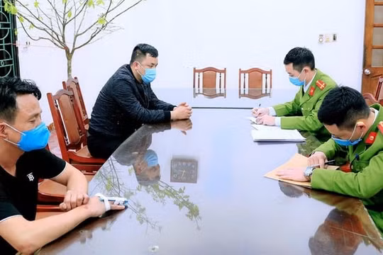 Tạm giữ hình sự tài xế đánh cán bộ chốt phòng dịch COVID-19