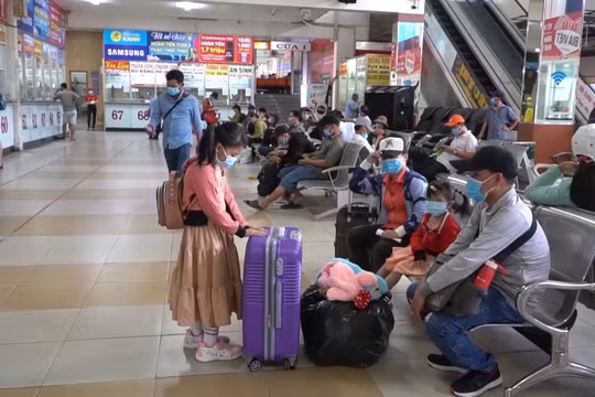 Người dân về quê ăn tết và nỗi lo đại dịch Covid-19