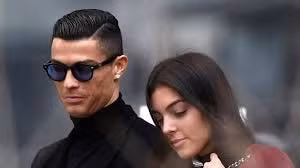 Ronaldo bí mật quyên góp tiền cho cậu bé chữa bệnh ung thư