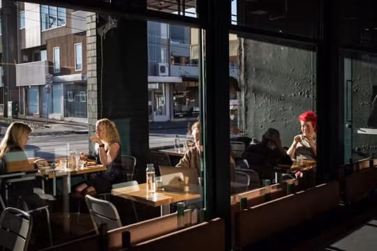 Melbourne, thành phố bị phong tỏa chặt nhất thế giới mở cửa sau 262 ngày