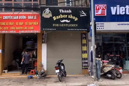 Hà Nội: Tiệm tóc đông khách chủ động đóng cửa phòng, chống COVID-19