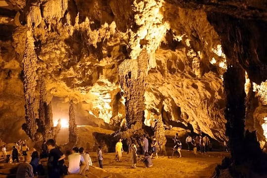 Chiêm ngưỡng vẻ đẹp hang Khuổi Pín - Tuyên Quang