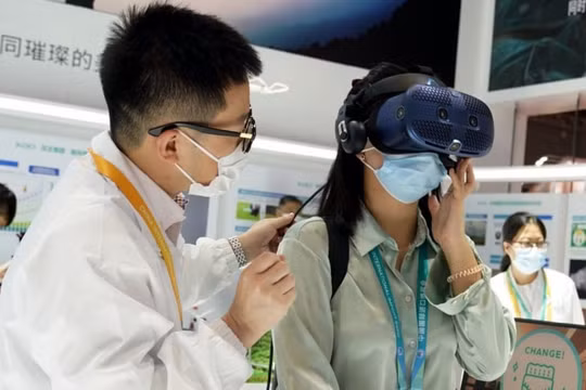 Những cạm bẫy về thế giới ảo bủa vây người dân châu Á