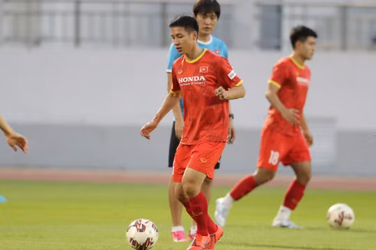 Đỗ Hùng Dũng lỡ hẹn AFF Cup 2020 vì không được nhập cảnh vào Singapore