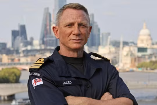 Điệp viên 007 Daniel Craig được phong làm sĩ quan Hoàng gia Anh
