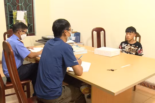 Bắt đối tượng sinh năm 2006 vận chuyển 2,2kg heroin