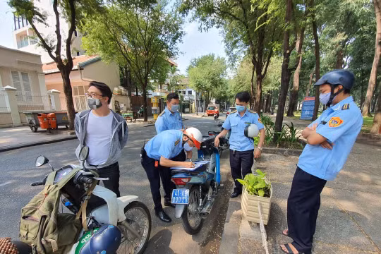 Xử phạt 19 triệu đồng 15 người ở Sầm Sơn không tuân thủ quy định phòng dịch