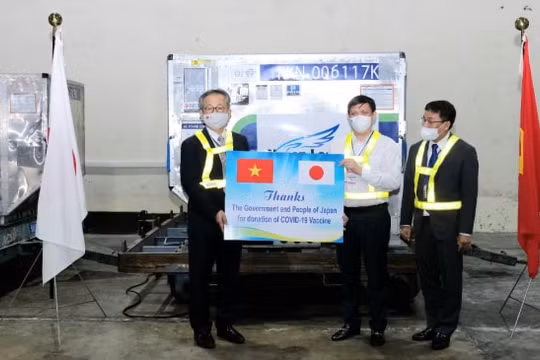 Ngày mai, lô vắc xin phòng COVID-19 thứ 3 do Nhật Bản viện trợ sẽ về tới sân bay Tân Sơn Nhất