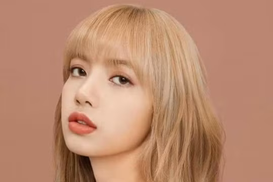 Lisa (BLACKPINK) lọt Top 20 phụ nữ được ngưỡng mộ nhất 2021