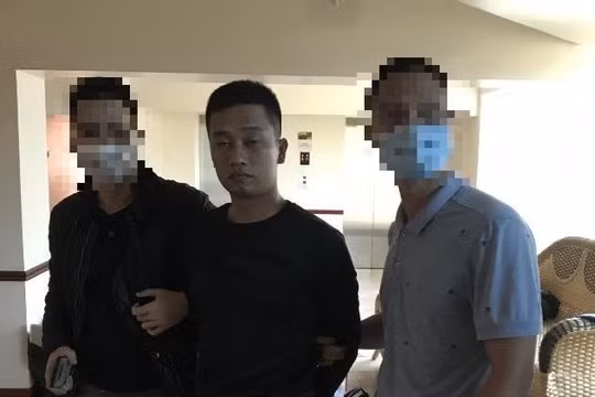 Bắt đối tượng truy nã khi đang lẩn trốn tại khách sạn