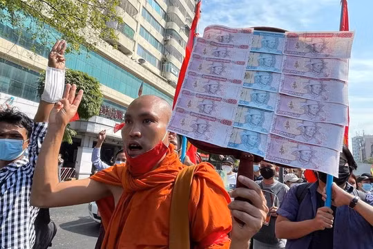 Myanmar: Các nhà sư, y tá tham gia ngày thứ ba biểu tình chống đảo chính quân sự
