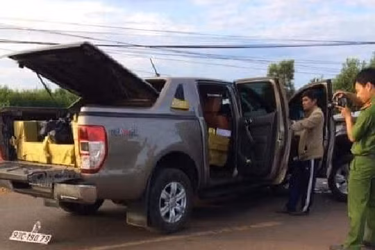 Công an bắt giữ xe Ford Range chứa hơn 400kg pháo nổ