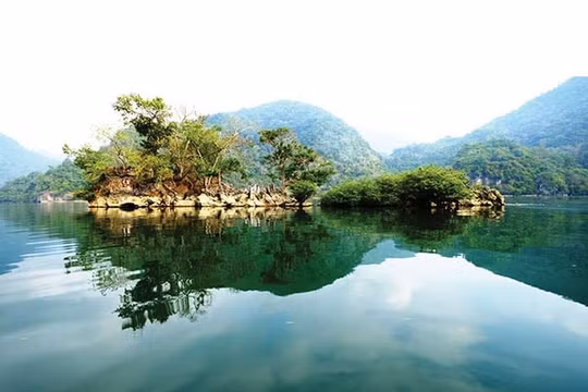 Du lịch Hồ Ba Bể - viên ngọc xanh giữa rừng Đông Bắc