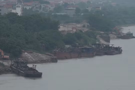 Hải Bối (Đông Anh): Buông lỏng quản lý bãi tập kết vật liệu xây dựng có dấu hiệu trái phép?