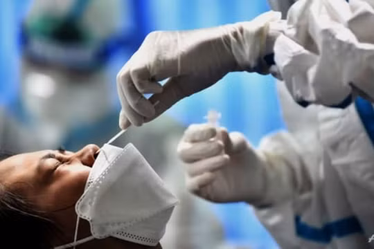 Thái Lan xét nghiệm COVID-19 đại trà tại ‘khu ổ chuột’ lớn nhất Bangkok