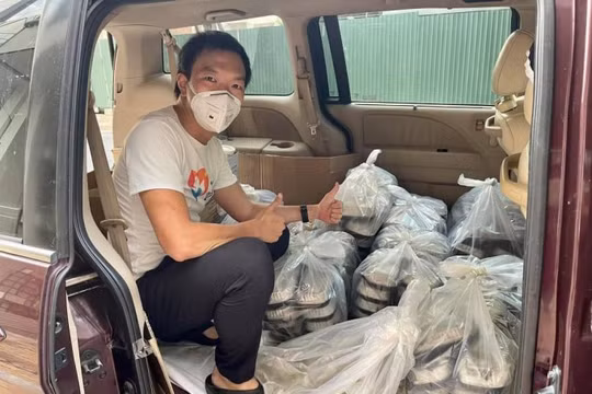 Gia đình 3 thế hệ là “cựu F0”, một thành viên xung phong làm thiện nguyện “trả ơn đời”