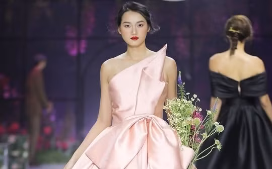 Á quân The Face Quỳnh Anh tham gia show siêu mẫu châu Á