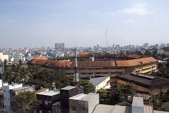 Tìm người đến liên hệ công tác tại trại tạm giam Chí Hoà vì có 3 cán bộ dương tính Covid-19