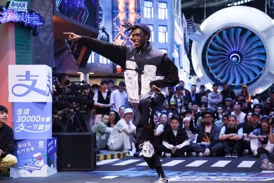 Bốn đội trưởng của show vũ đạo Trung Quốc xuất thân từ Kpop