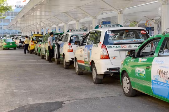 Taxi phải lập hóa đơn từng chuyến: Cục Thuế khẳng định đúng quy định