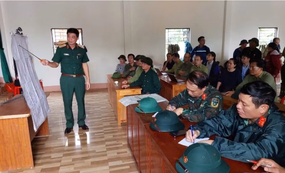 tu lenh quan khu 2 truc tiep chi huy cong tac tim kiem nguoi mat tich o thon lang nu lao cai hinh 1