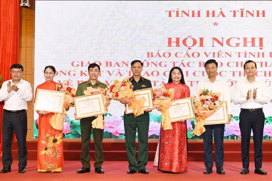 Hà Tĩnh tổng kết, trao giải Cuộc thi chính luận về bảo vệ nền tảng tư tưởng của Đảng