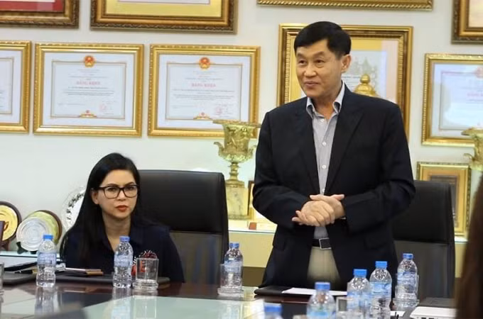 Ông Johnathan Hạnh Nguyễn, bà Lê Hồng Thủy Tiên. Nguồn: TL
