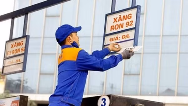 Giá xăng dầu ngày mai có thể tăng mạnh. Ảnh TL