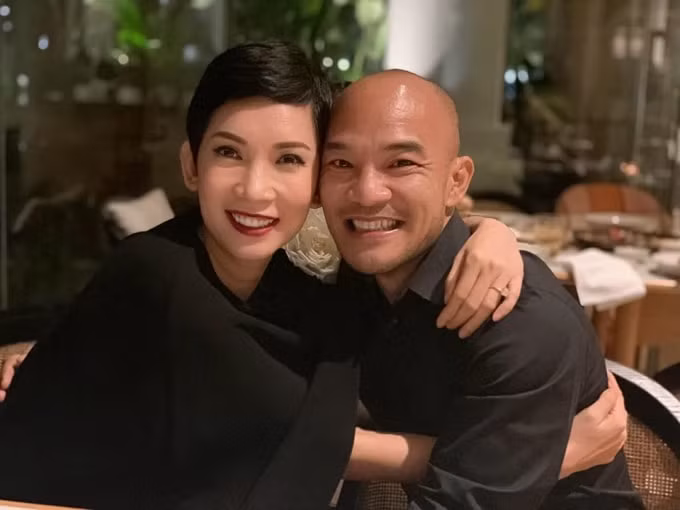 Xuân Lan hạnh phúc bên người chồng hiện tại.