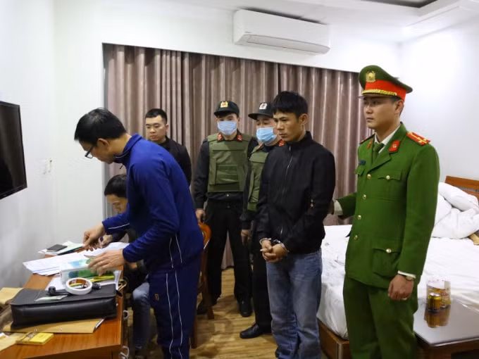 Đối tượng cầm đầu đường dây Trần Khắc Dũng bị bắt giữ.