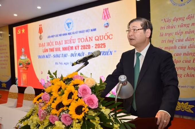 Tiến sĩ Phan Xuân Dũng trở thành tân Chủ tịch Liên hiệp Hội Việt Nam.