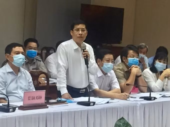 Phó giám đốc Sở Tài nguyên & Môi trường Đồng Nai Nguyễn Ngọc Thường trả lời các vấn đề mà dư luận quan tâm, báo chí đưa ra tại buổi họp báo